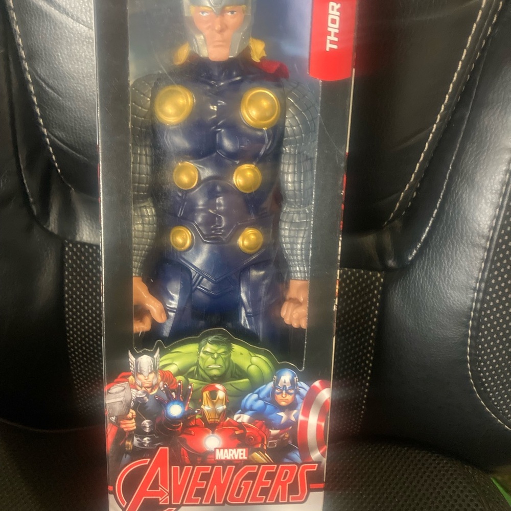 Marvel Thor Action Figure in Blue and Red - Picture 1 of 4